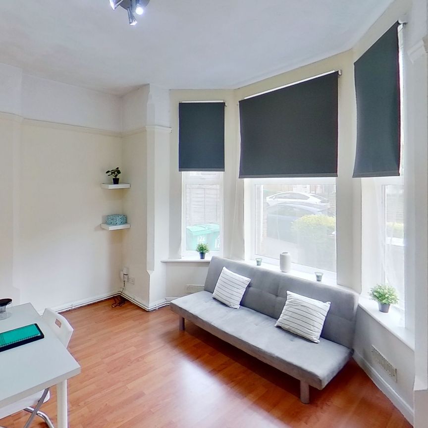 Flat 7, 122 Foxhall Road, NG7 6LH, NOTTINGHAM - Photo 1