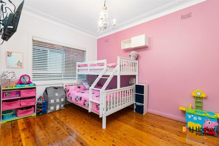 Family Home In Convenient Location! - Photo 5