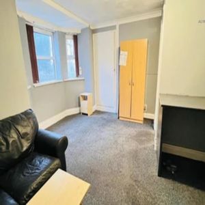 1 Bed Flat, Cromwell Road, LU3 - Photo 2