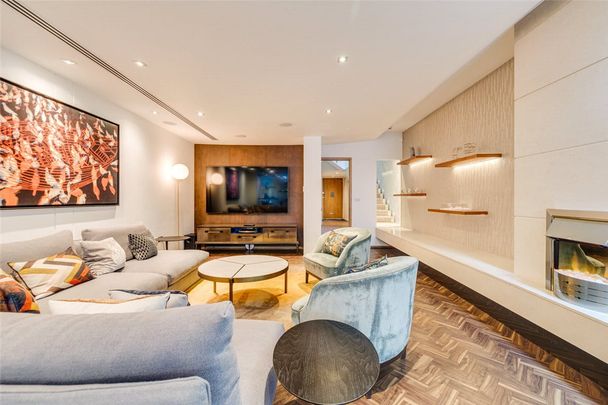 A luxurious and architecturally impressive four bedroom fully serviced house with outstanding light, three bathrooms and private courtyard. Tenancy Length Minimum 12 months EPC rating C | Council Tax Band H - Photo 1