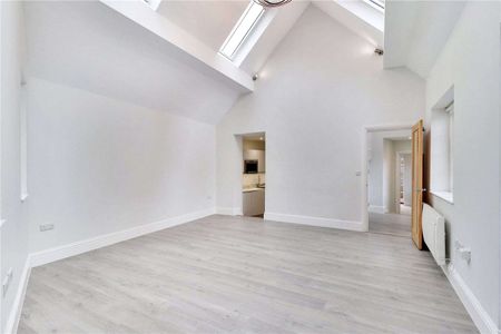 A lovely two bedroom semi-detached cottage located down a sought after road in a central Tunbridge Wells location - Photo 2