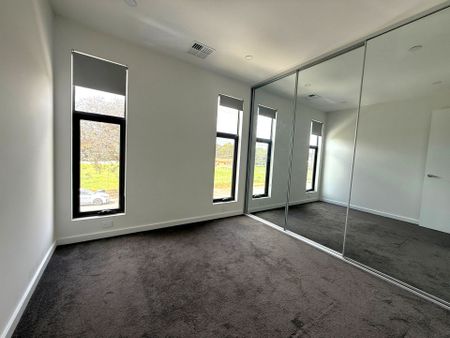 Modern 3-Bed, 2-Bath Home in Klemzig with Ensuite, Ducted Air & Low-Maintenance Yard! - Photo 2