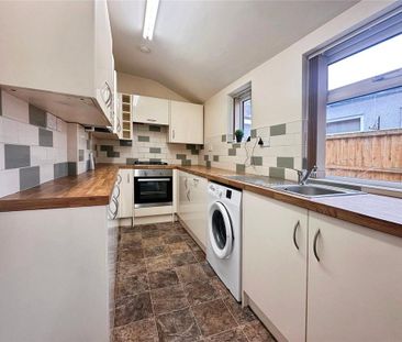 3 bedroom end of terrace house to rent - Photo 5