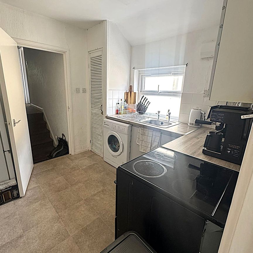 £850 PCM, One Bedroom First Floor Flat in Earl Street, Grangetown, Cardiff, CF11 7DQ - Photo 1