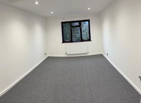 4 bedroom detached house to rent - Photo 4