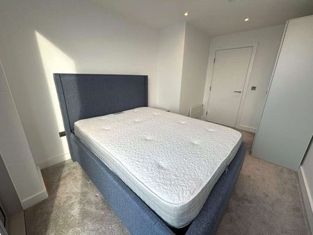 Exceptional Fully Furnished Two Double Bedroom Apartment with unrivalled facilities in the Exclusive Cortland Development, Colliers Yard. - Photo 5