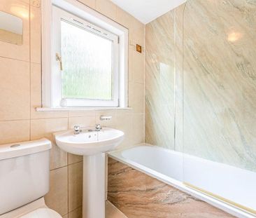 2 bedroom semi-detached house to rent - Photo 4