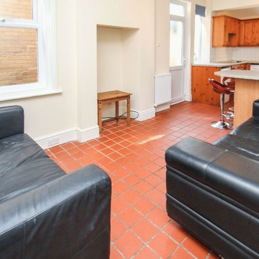 Frederica Road, Winton - Photo 1