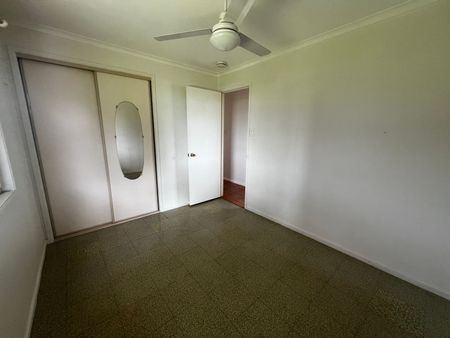 Quaint Cottage - Photo 2