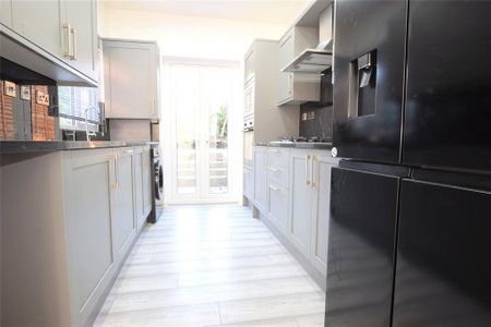 3 bedroom semi-detached house to rent - Photo 4