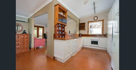 Modern Tranquillity in the Heart of Convenience – Stylish 4-Bedroom, 2-Bathroom Home - Photo 3