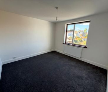 4 bedroom semi-detached house to rent - Photo 6