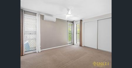 Stunning Family Home in Prime Springfield Lakes Location. Walk To the Train Station - Photo 4