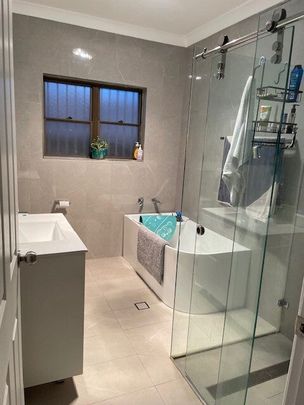 Kingsgrove - Photo 1