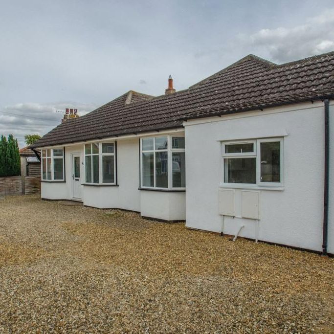 2 bedroom bungalow to rent - Photo 1