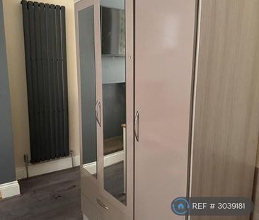 1 bedroom in a house share to rent - Photo 6