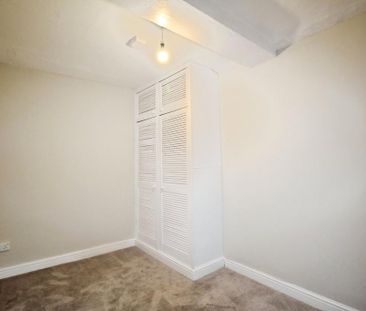 2 bedroom end of terrace house to rent - Photo 5