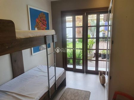Casa com 4 quartos e 300m² para alugar em Rio Tavares, Florianópolis. - Foto 4