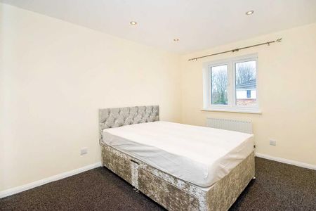 3 bedroom semi-detached house to rent - Photo 5