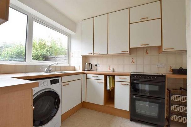 Summerly Avenue, Reigate, RH2 - Photo 1