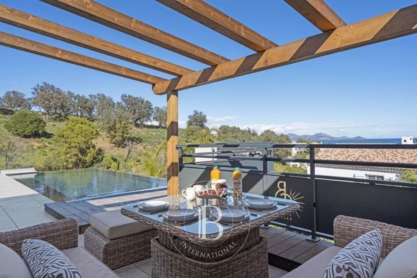 LOCATION SAISONNIÈRE - LES ISSAMBRES - VILLA MODERNE VUE MER - 5 CHAMBRES - Photo 1