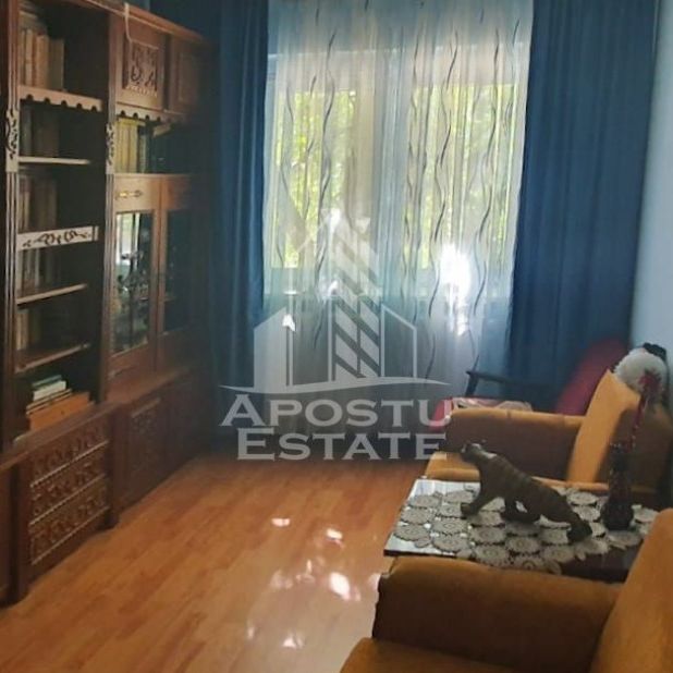 Inchiriez apartament cu 2 camere zona UTA - Fotografie 1