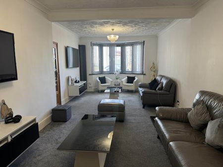 4 bedroom semi-detached house to rent - Photo 4