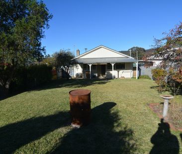 FANTASTIC VILLAGE HOME - Photo 6