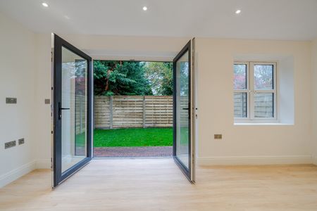 3 Bed Flat, West Hill, CR2 - Photo 3