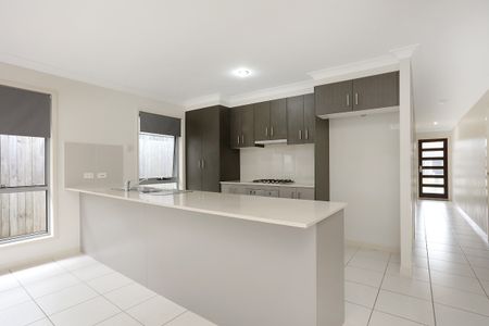 8 Collie Crescent, Ormeau Hills QLD 4208 - House For Rent | Domain - Photo 2