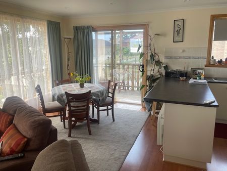 9 Glen Ellen Rise, Kingston TAS 7050 - House For Rent | Domain - Photo 2
