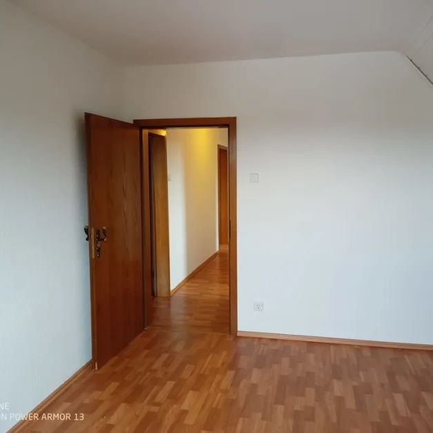 Schöne moderne 4 Zimmerwohnung im 3 Familienhaus in guter Lage, Gartenmitbenutzung in Velbert Mitte - Photo 1