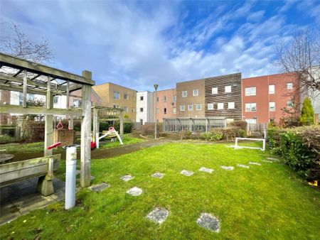 August Courtyard, The Staiths, Gateshead, NE8 - Photo 5