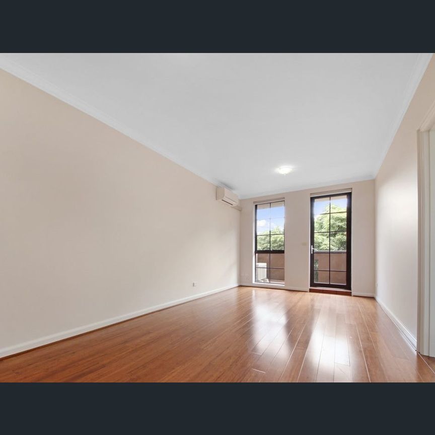 Spacious Three-Bedroom Apartment in a Prime Lifestyle Location - Photo 1