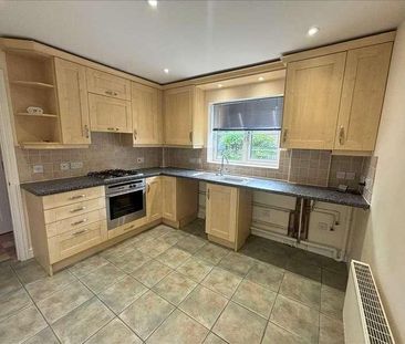 Central Two Bedroom House With Parking, RG25 - Photo 3