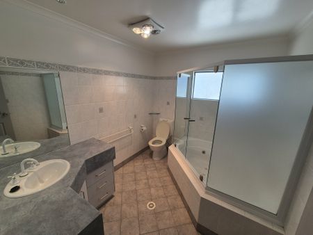 2 Bedroom 1 Bathroom Unit with Fantastic Views - Photo 2