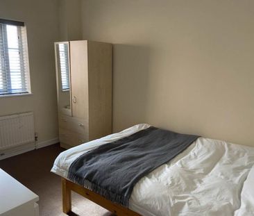 4 bedroom terraced house to rent - Photo 3