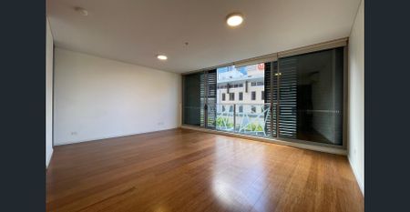 Immaculate one bedroom apartment in superb location - Photo 5