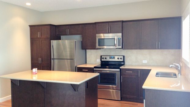 Charming 3 Bedroom Home In Legacy. - Photo 1