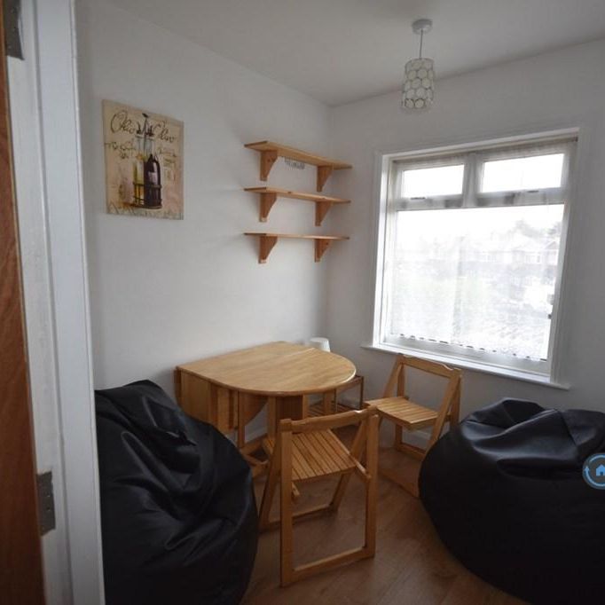 4 bedroom semi-detached house to rent - Photo 1