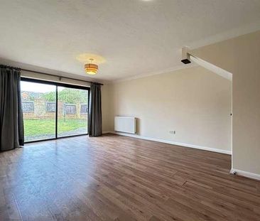 Chineham, RG24 - Photo 2