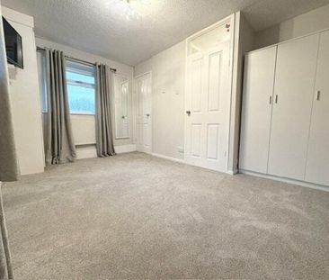 Drake Hall, Westhoughton BL5 - Photo 2