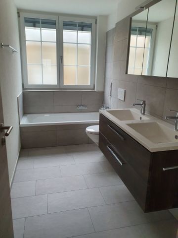 Moderne 4.5-Zimmer-Wohnung im Erdgeschoss in Bauma - Photo 4
