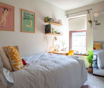 Contemporary 5 bed property on Coburn Street - Photo 6