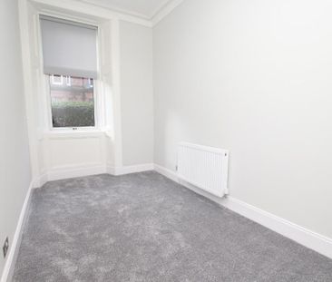 2 bedroom ground floor flat to rent - Photo 3