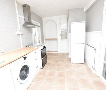 3 bedroom terraced house to rent - Photo 2