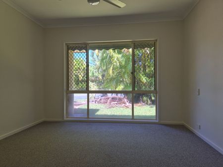FRESHLY RENOVATED FAMILY FRIENDLY THREE BEDROOM HOME IN SORT AFTER AREA OF ROBINA - Photo 4
