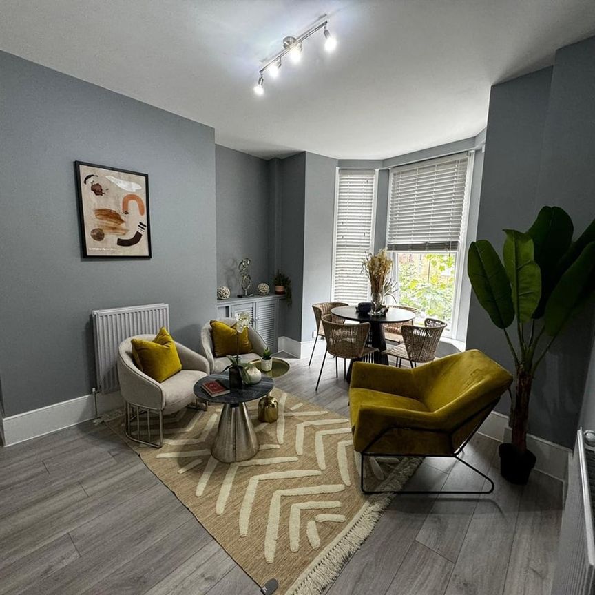 2 Bed Flat, Crescent Road, E13 - Photo 1