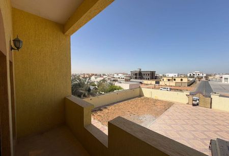 Nice 4 BHK + Majlis Villa Available For Rent - Photo 5