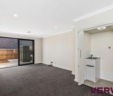 MODERN TWO BEDROOM TOWNHOUSE IN A PRIME COOMBS LOCATION - Photo 1